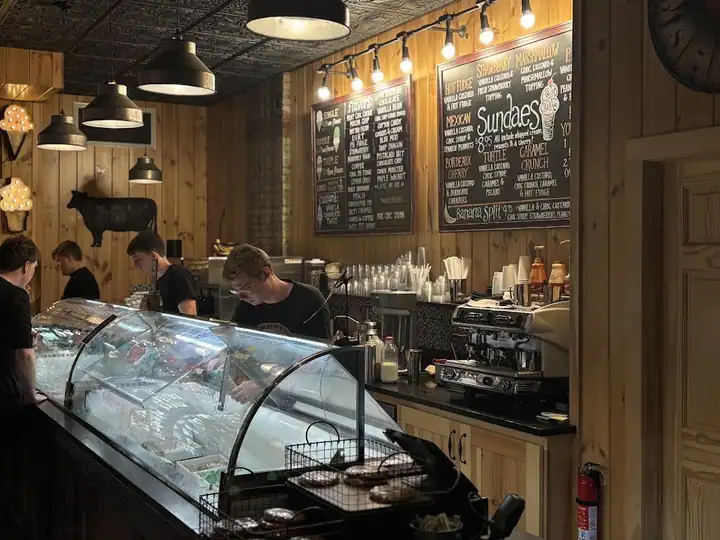 Pittsford Farms Dairy, an ice cream shop in Rochester