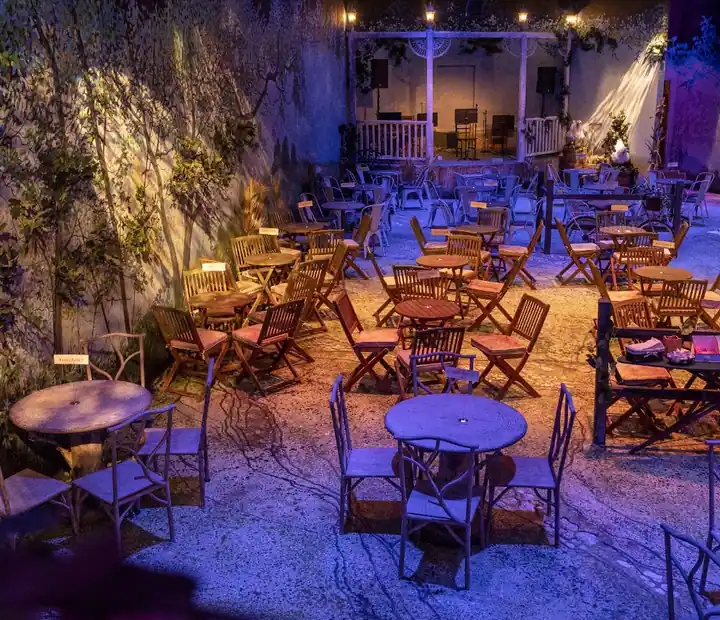 The Old Farm Café and Dining Experience, a restaurant in Rochester