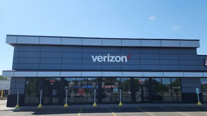 Verizon, a cell phone store in Rochester