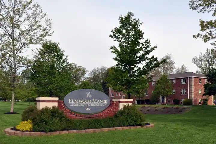 Elmwood Manor Apartments & Townhouses, an apartment complex in Rochester