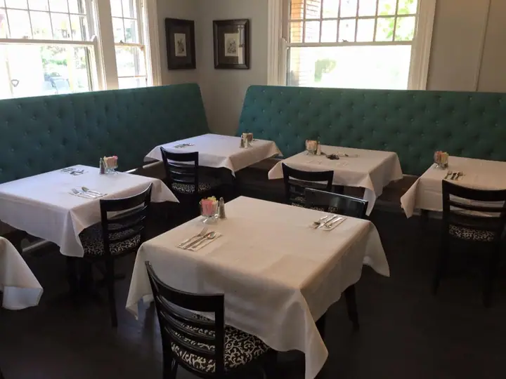 The Mad Hatter Restaurant & Bakery, a restaurant in Rochester