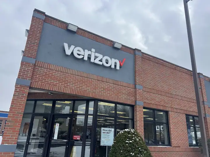Verizon, a cell phone store in Rochester
