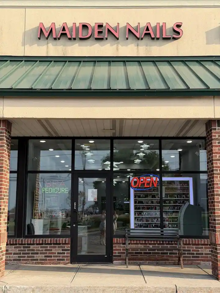 Maiden Nails, a nail salon in Webster