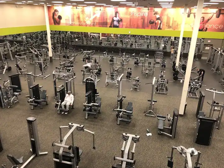 LA Fitness, a gym in Webster