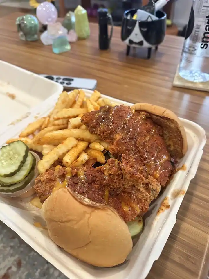 Dave's Hot Chicken, a chicken restaurant in Rochester