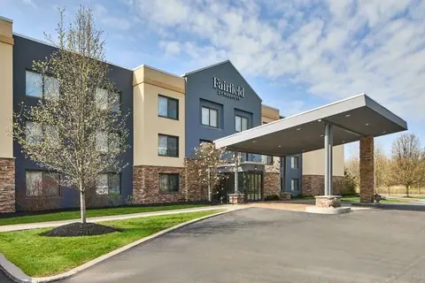 Fairfield Inn and Suites Rochester East, a hotel in Webster