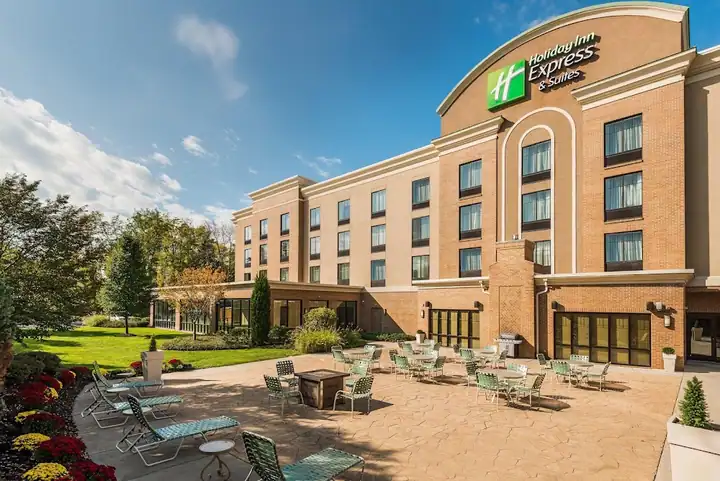 Holiday Inn Express & Suites Rochester Webster by IHG, a hotel in Webster