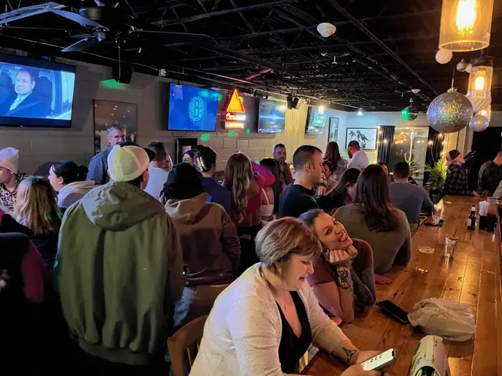 Ploty's Hometown Tavern, a bar in Webster