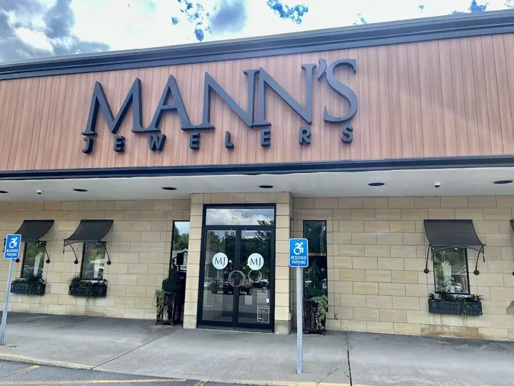 Mann's Jewelers, a jeweler in Rochester