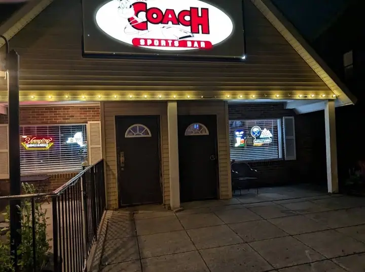 Coach Sports Bar, a bar in Webster