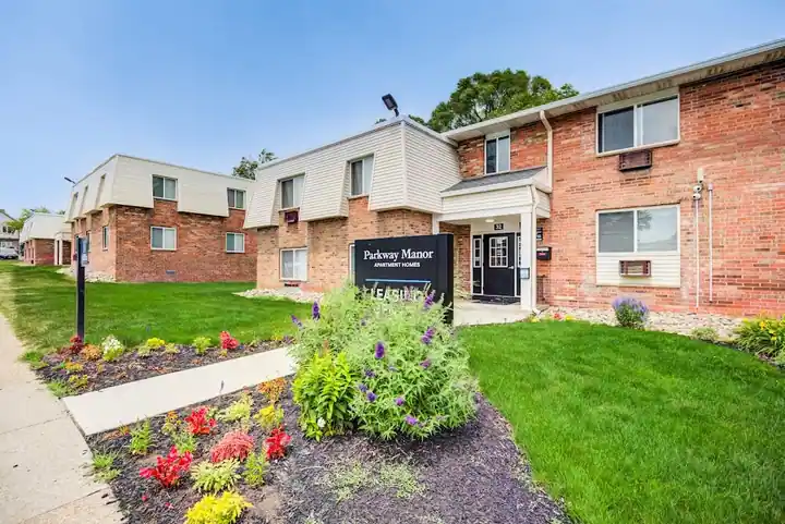 Parkway Manor Apartment Homes, an apartment rental agency in Rochester