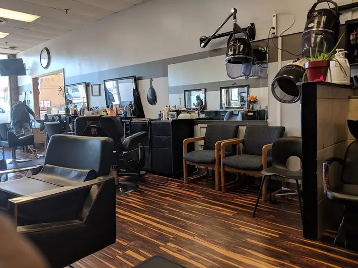 Isla Del Encanto Beauty Salon & Barbershop, a barber shop in Rochester