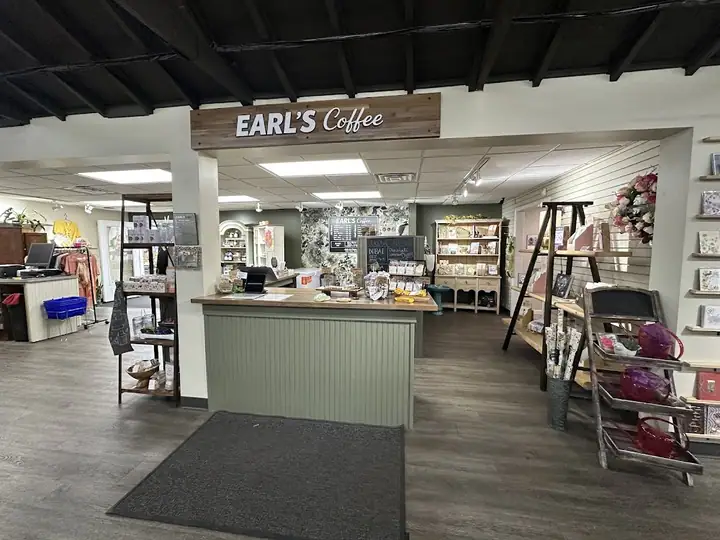 Genrich's Garden Center, Florist & Greenhouses, a garden center in Rochester
