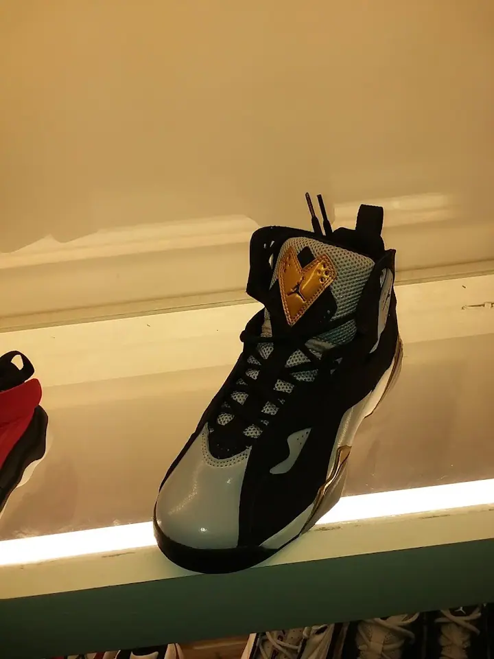 streeTgame E. Ridge, a shoe store in Rochester
