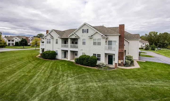 Webster Green Apartment Homes, an apartment rental agency in Webster