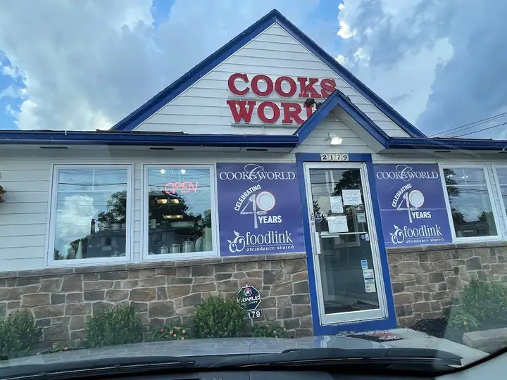 Cooks' World, a kitchen supply store in Rochester